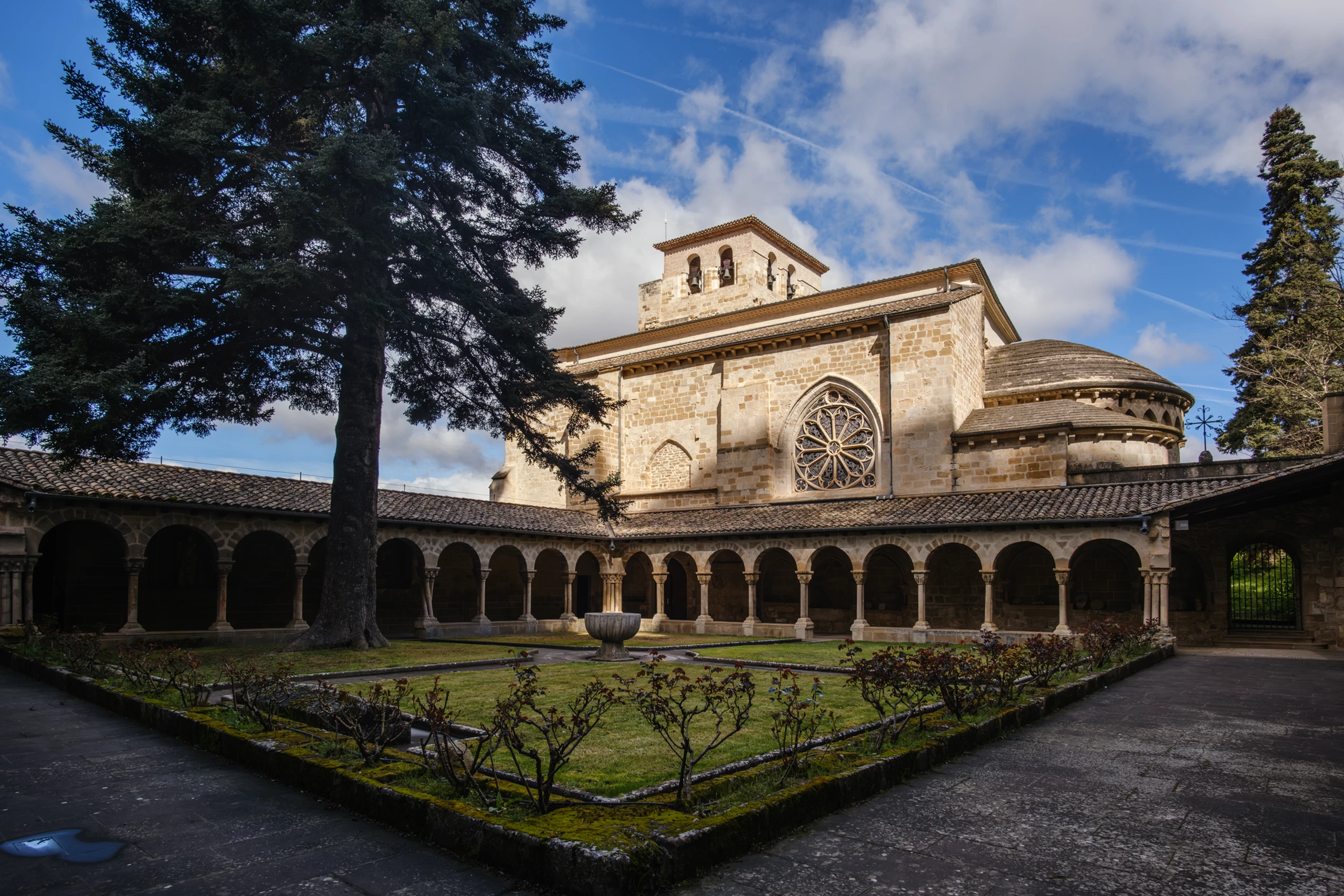 Iglesia de San Pedro de la R&uacute;a